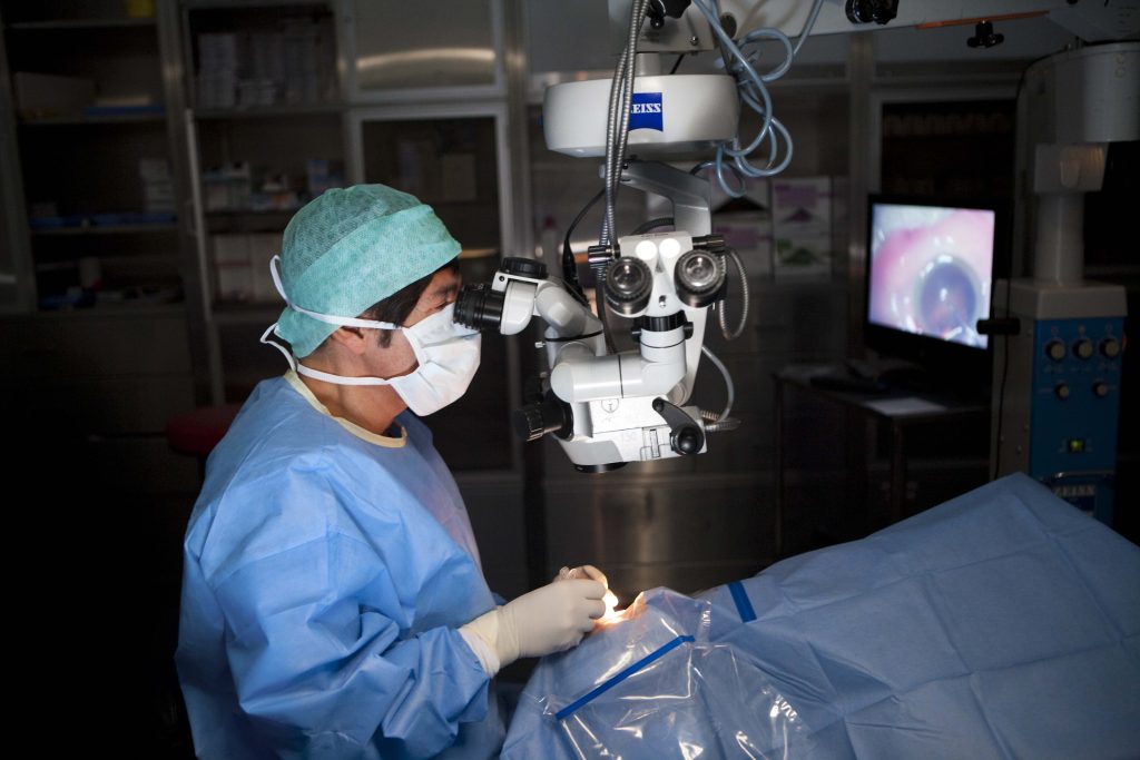 operation-cataracte-chirurgie-refractive