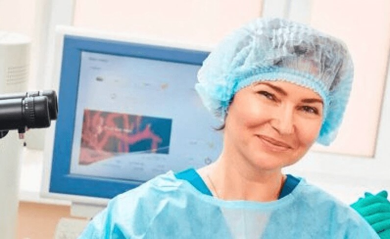 operation-myopie-presbytie-laser implant